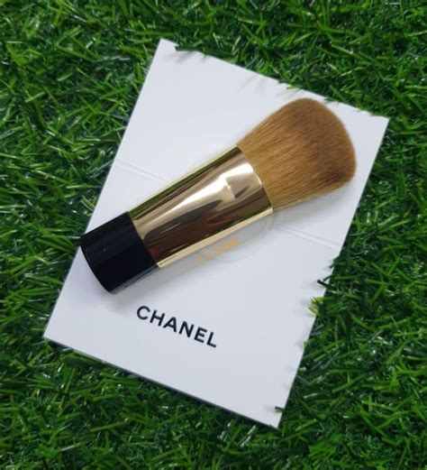 chanel foundation brush no 8